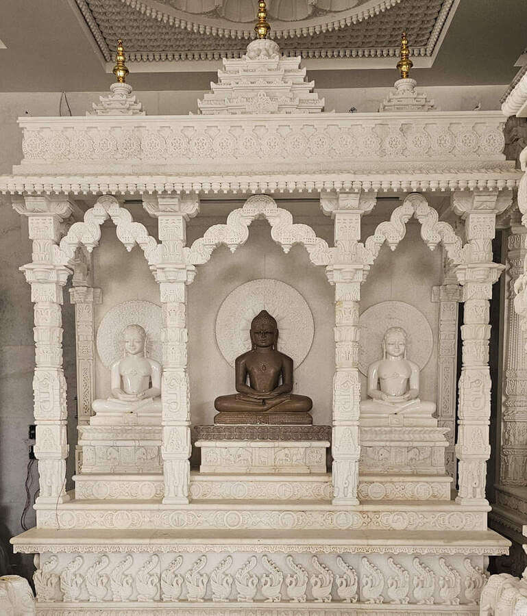 Jain Temple Vedi Platform - Marble Altar Delhi for Tirthankar Moorti Installation